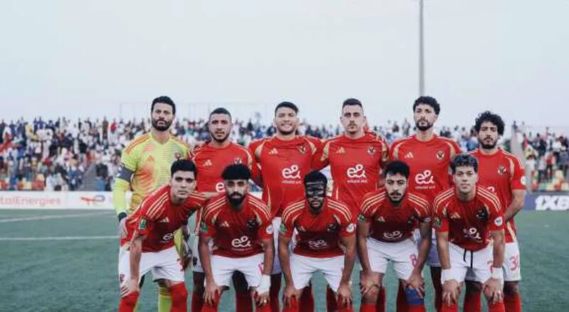 “تقارير: الأهلي يتعاقد مع لاعب بارز من الزمالك وعودة عبدالله السعيد ومأزق في صفقة زيزو”