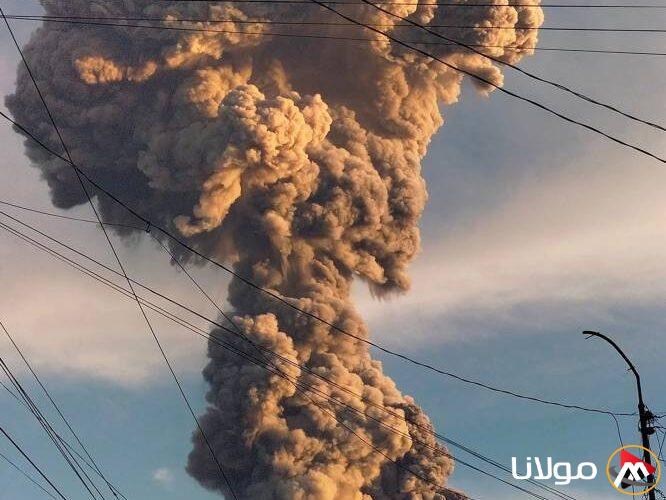 بركان «كانلاون» يقذف رمادًا بارتفاع 4 كيلومترات فوق سماء الفلبين.
