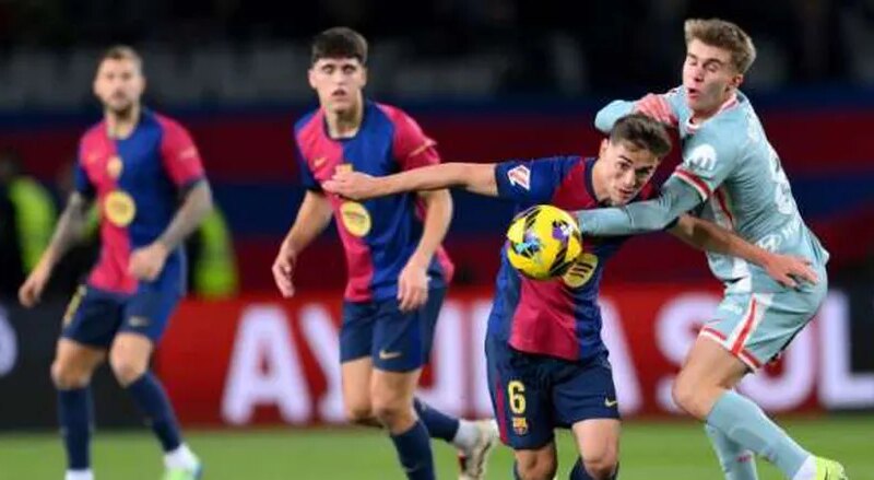 من هو معلق مباراة برشلونة وإنتر ميلان اليوم في دوري أبطال أوروبا؟