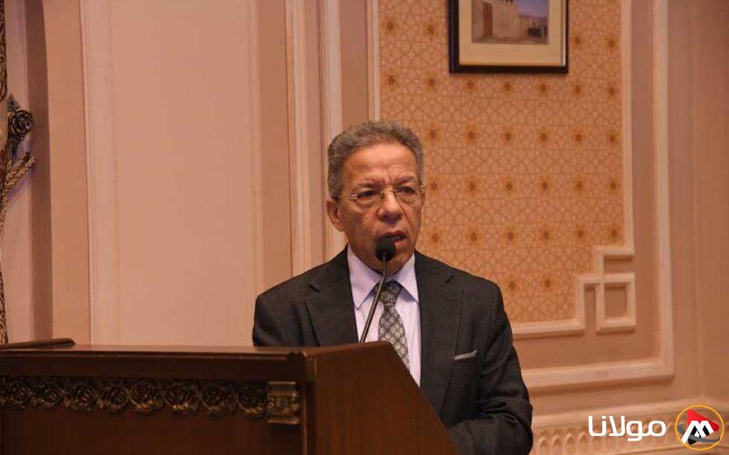 عمرو أديب يعبّر عن استياءه من مغادرة الأطباء للبلاد، والنقيب يوضح: الأسباب تتمثل في انخفاض الرواتب وتزايد الاعتداءات عليهم.