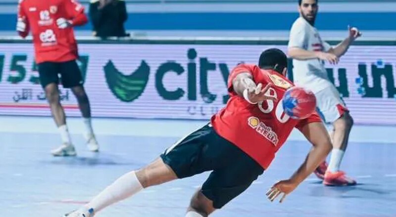 ريمونتادا للأهلي.. الفريق يتفوق على الزمالك في الشوط الأول لنهائي كأس مصر لكرة اليد