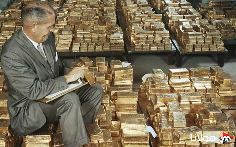 كيف يؤثر سعر الدولار العالمي على أسواق الأسهم في الدول الناشئة وزيادة الطلب على الذهب؟ (تقرير)