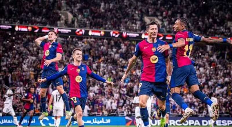 برشلونة يواجه ضربة قبل الكلاسيكو ضد ريال مدريد بسبب ليفاندوفسكي وتحديد مدة غيابه