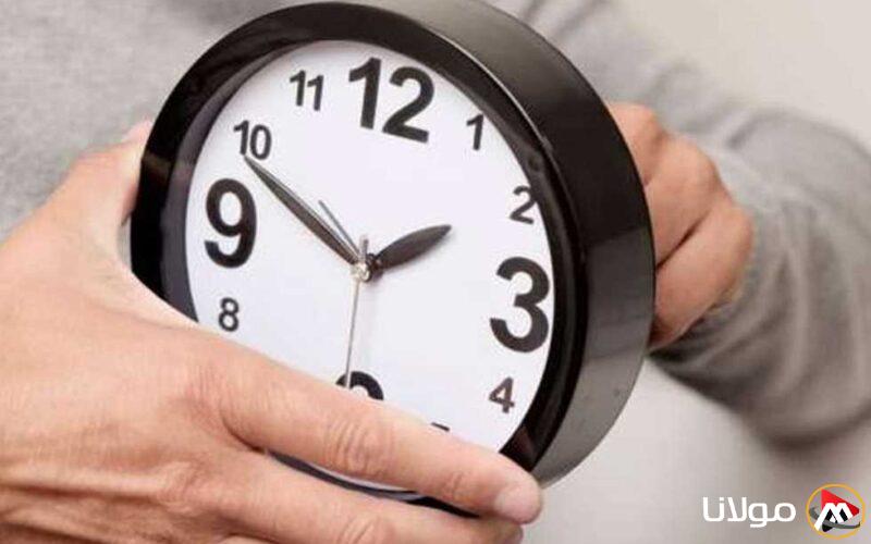 منتصف الليل: بدء تطبيق التوقيت الصيفي 2025 في مصر (كيفية تعديل الساعة وآوقات الصلاة المحدثة)