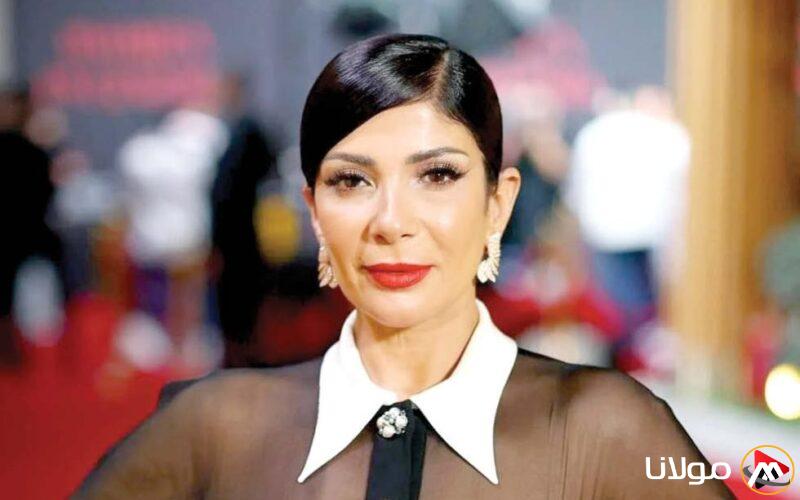 منى زكي تشارك رسالة لجمهورها من لوس أنجلوس.. ما ارتباط «الكنافة» بذلك؟