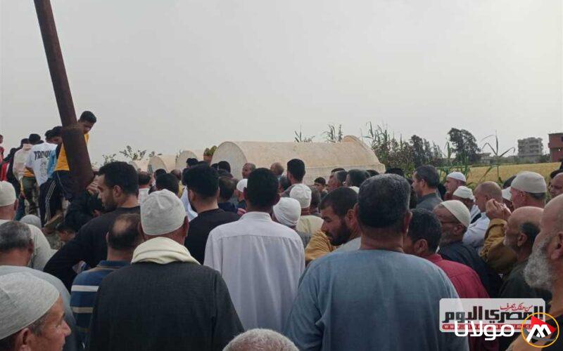 الآلاف يرافقون جثمان “سارة”، ضحية “العنف الأسري”، في محافظة البحيرة.