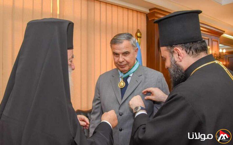 البابا ثيودوروس الثاني يقدّم محافظ الإسكندرية وسام “القائد من درجة أسد الرسول مرقس” (صور)
