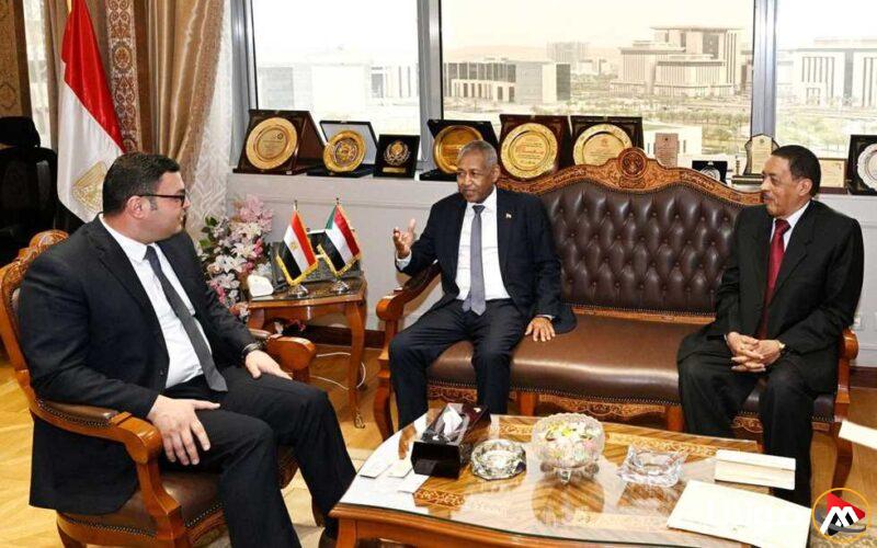 وزير الإسكان يتلقى زيارة السفير السوداني لمناقشة تعزيز فرص التعاون والمجالات المشتركة