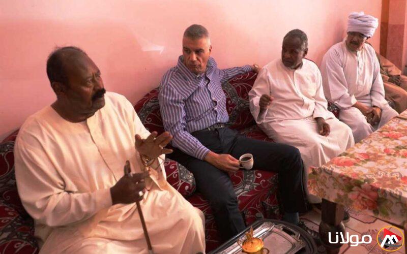 التقى محافظ أسوان بأبناء النوبة في مطعم شعبي واستمع لمطالبهم