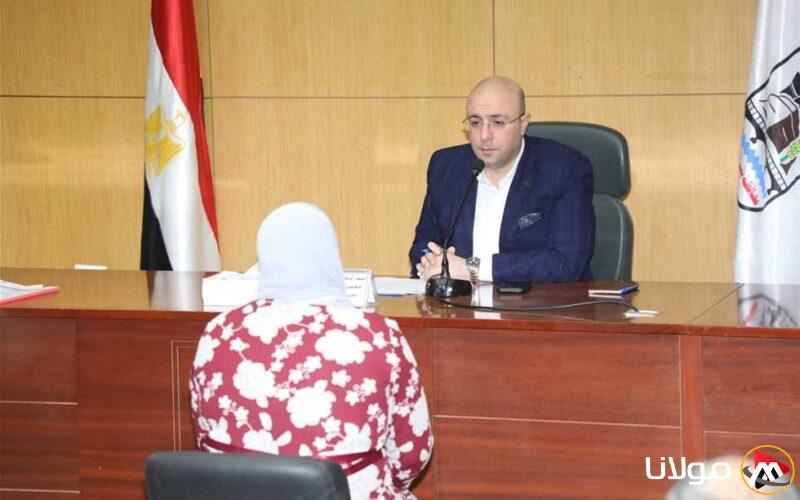 في اجتماع جماهيري، محافظ بني سويف يوجه بتقديم مساعدات طارئة ويستجيب لمشكلات البنية التحتية.