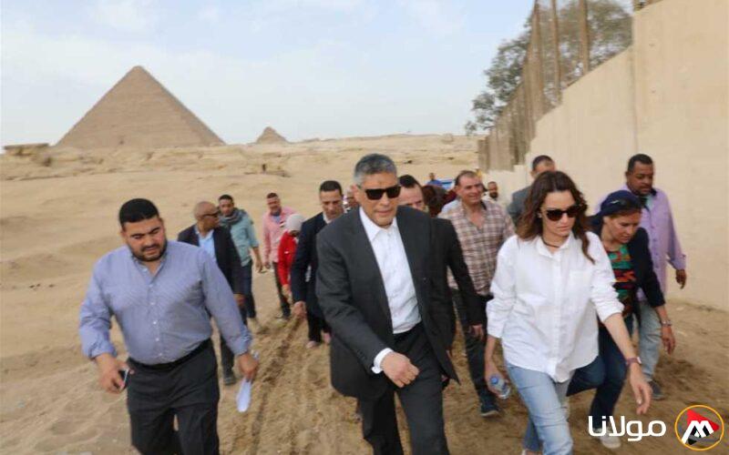 محافظ الجيزة يراقب بدء التشغيل التجريبي لمشروع تحسين الخدمات في المنطقة الأثرية لأهرامات الجيزة