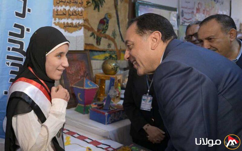 رئيس الوزراء يزور مدرسة للتكنولوجيا التطبيقية في منفلوط ويتحدث مع الطلاب