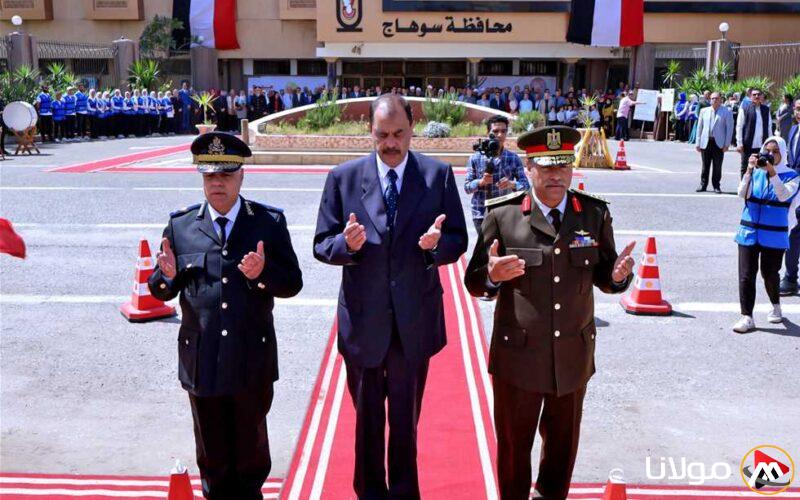 بمناسبة العيد القومي.. محافظ سوهاج يكرّم الشهداء بوضع أكاليل الزهور على النصب التذكاري