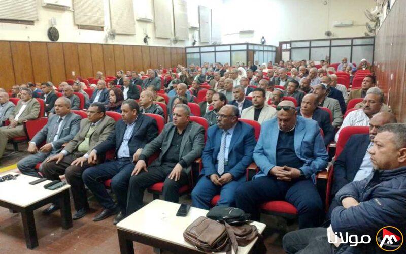 محافظ أسيوط يشدد على ضرورة خلق بيئة تعليمية مشجعة للطلاب في المدارس
