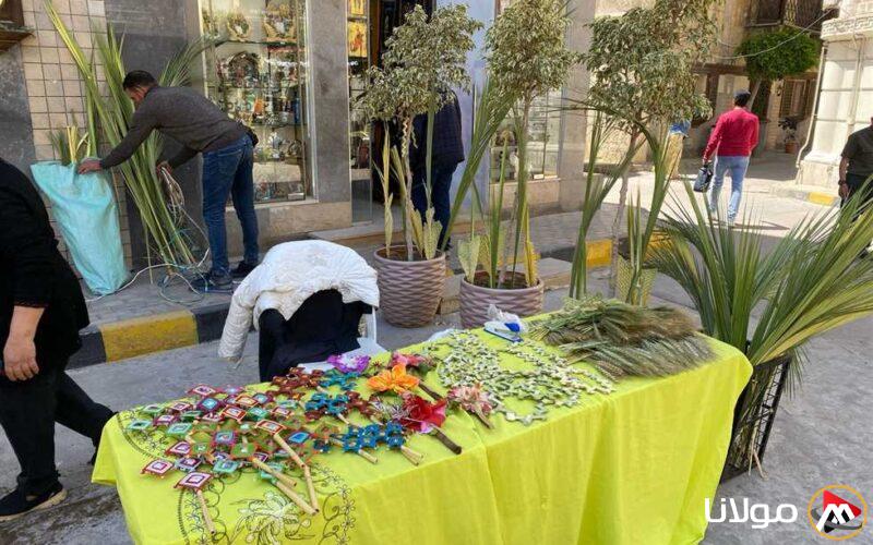 «تيجان وصلبان وأطواق».. بائعو السعف يتواجدون في ساحة «كاتدرائية الإسكندرية» تزامناً مع انطلاق أسبوع الآلام (صور)