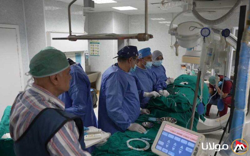 وحدة القسطرة التداخلية في مستشفى المنصورة الجامعي تُجري عملية علاجية فريدة بحضور 800 طبيب.