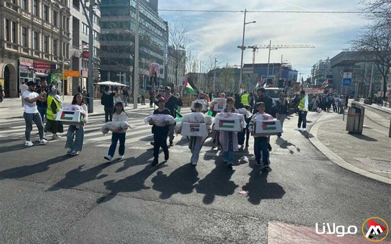 مسيرات عالمية تحمل رموز نعوش الأطفال تضامنًا مع غزة
