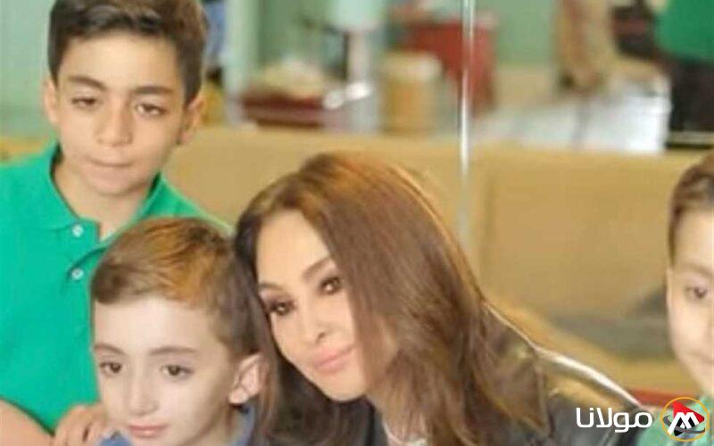 إليسا تحقق حلم طفل مصاب بالسرطان بزيارتها له (فيديو)