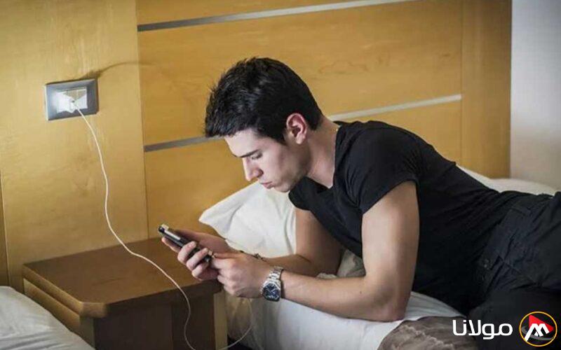 صاعقة كهربائية تودي بحياة شاب أثناء استخدامه لهاتفه.. ما التفاصيل؟