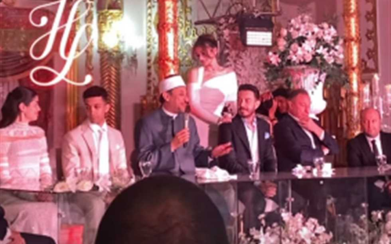 بموافقة محمود الخطيب.. أولى الصور من عقد قران هشام جمال وليلى أحمد زاهر