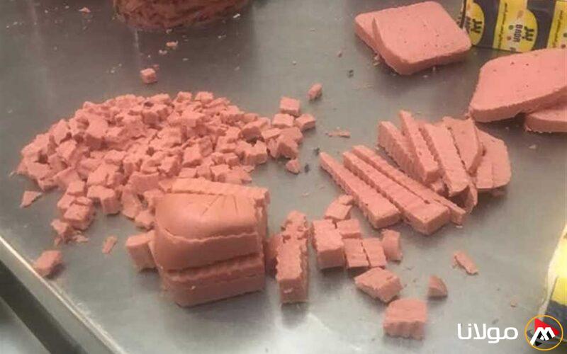 إحباط بيع 2.2 طن من المواد الغذائية الفاسدة قبل وصولها للأسواق خلال عيد شم النسيم في دمياط