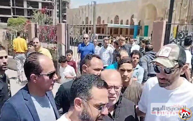 صلاح عبدالله وكريم محمود عبدالعزيز والسقا ينهارون بالبكاء خلال جنازة سليمان عيد (بث مباشر)