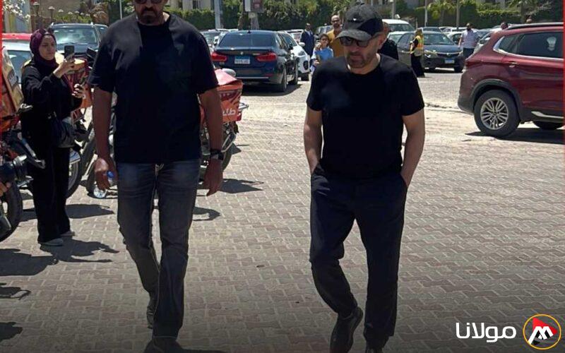 أحمد السقا يشعر بالحزن والصدمة خلال وداع سليمان عيد (فيديو)