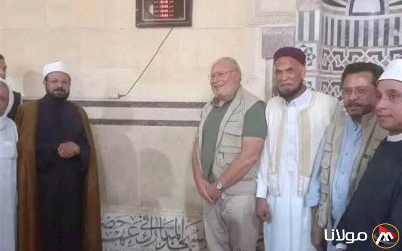 الملك أحمد فؤاد الثاني يشارك في صلاة الجمعة بالمسجد الكبير في سيوة (صور)