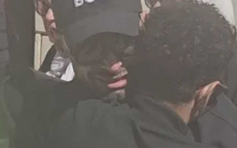 حمدي الميرغني يتأثر بشدة ويبكي في وداع خاله سليمان عيد.