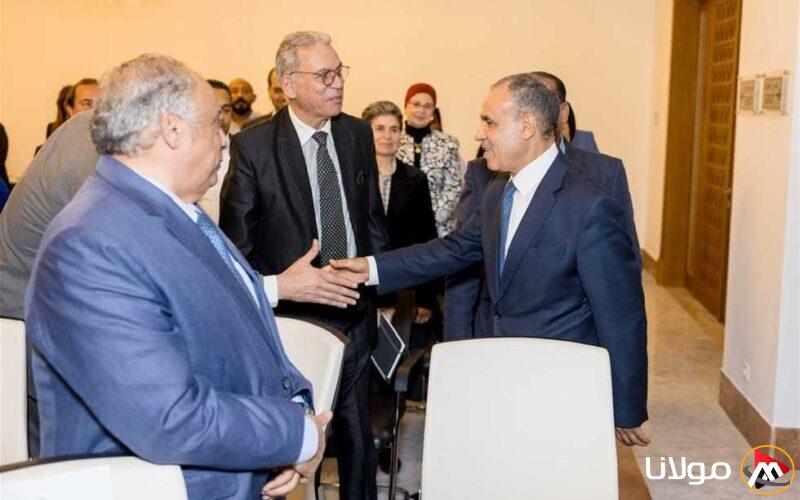 وزير الخارجية والهجرة يلتقي بمجموعة من أعضاء الجالية المصرية في تونس