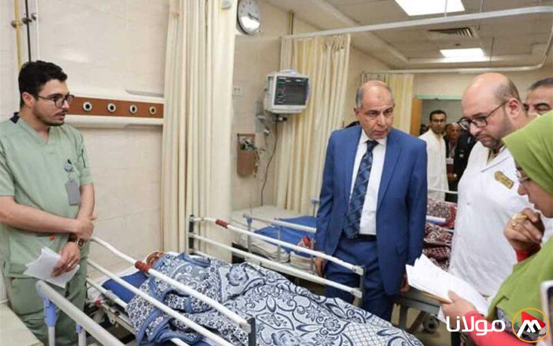 محافظ المنيا يقوم بزيارة المصابين ويترحم على أرواح ضحايا حادث التصادم في ملوي (صور)