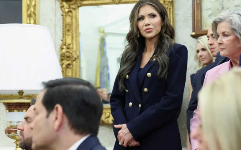 «مشاكل في الأمن: وزيرة الأمن الأمريكية تتعرض للسرقة بعد حادث مشابه لوزيرة الداخلية البريطانية»