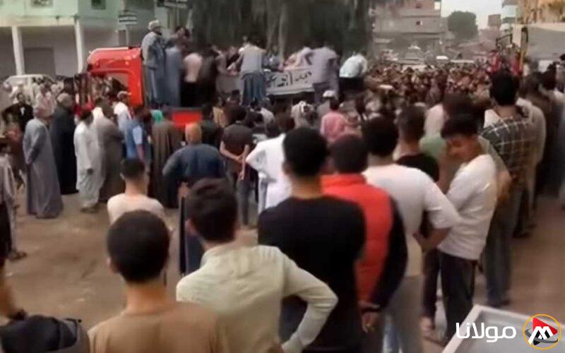 «انقلبت الدراجة النارية في الرشاح».. مئات الأشخاص يشاركون في تشييع جثماني شابين قضيا نحبهم في قرية «أم عجرم» بالشرقية.
