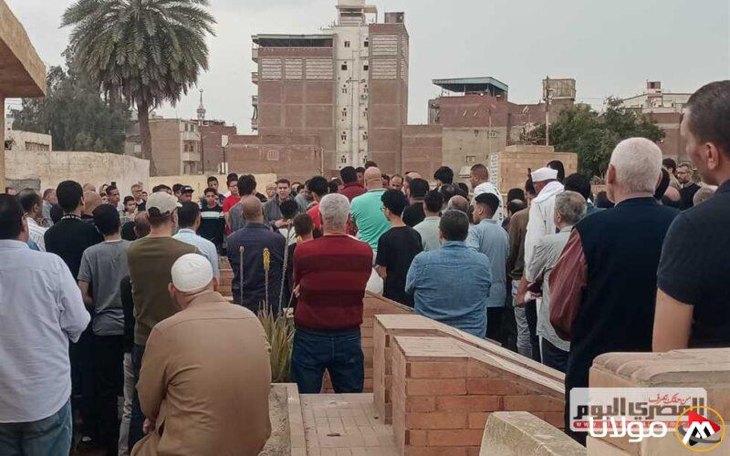طالب إعدادي يسقط مغشيًا في المدرسة: المئات يودعون جثمانه في البحيرة