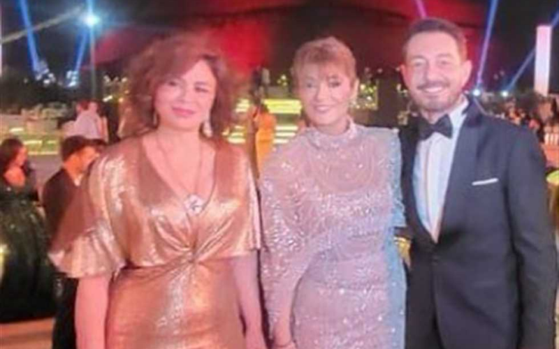 إلهام شاهين تحتفل بزفاف ليلى من خلال تهنئة أحمد زاهر وتصف الأمسية بأنها “مذهلة”.. مع ظهور فني مميز خلال الحفل