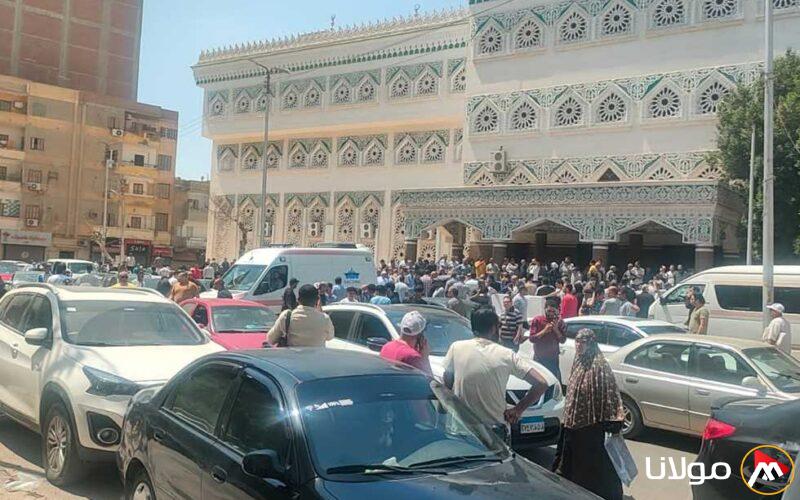 الآلاف يودعون جثمان طبيب الإسماعيلية وزوجته (صور)