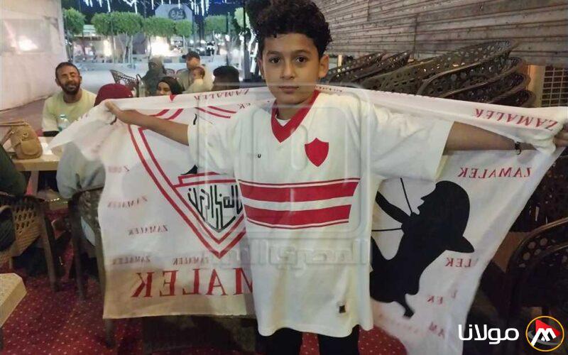 بـ«قميص الزمالك».. طفل من دمياط يؤازر الأهلي ضد صن داونز: «أنتظر أهداف إمام عاشور» (فيديو)