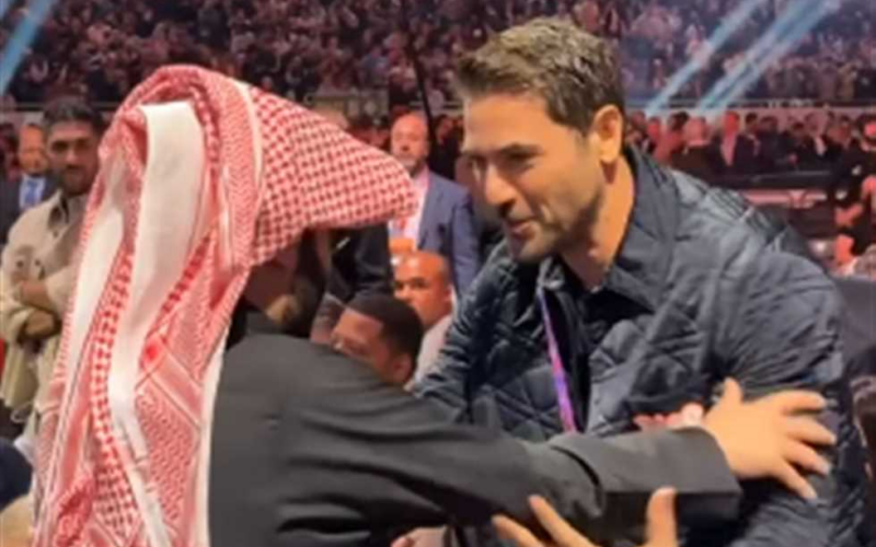 ماذا قال تركي آل الشيخ لأحمد عز خلال مباراة الملاكمة في السعودية؟ شاهد الفيديو!