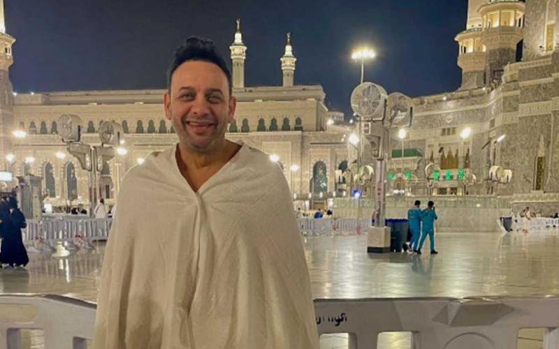 مصطفى قمر يشارك في مناسك العمرة ويقول: «اللهم زد هذا البيت تعظيمًا وإجلالًا» مع صور مميزة