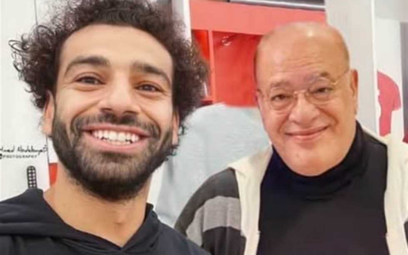 صلاح عبدالله يهنئ محمد صلاح بتتويجه بالدوري الإنجليزي ويقول: “مصر فرحانة بيك”