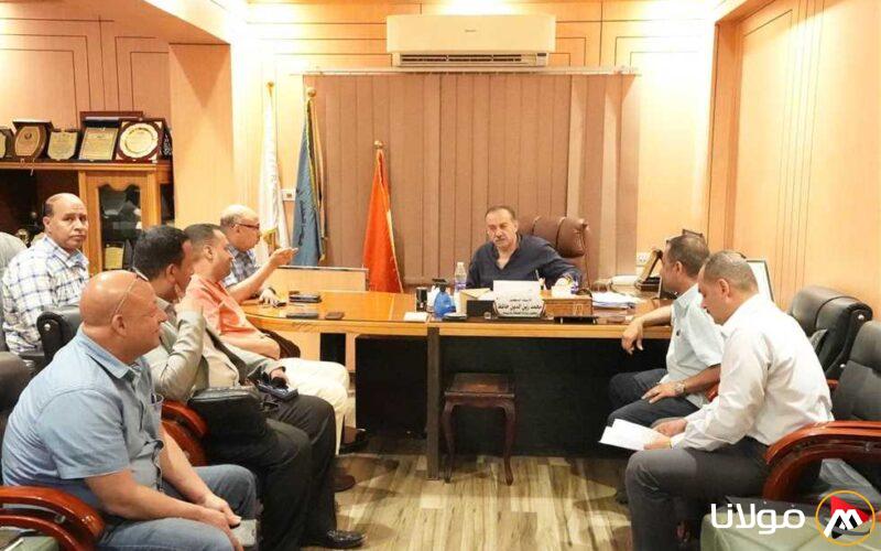 محافظ أسيوط يستعرض طرق تعزيز الخدمات الصحية واستغلال الإمكانيات المتاحة لتحسين الرعاية الصحية