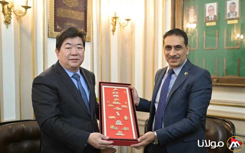 جامعة القاهرة تستضيف نائب عمدة بكين الصينية لتعزيز التعاون الثقافي والبحثي