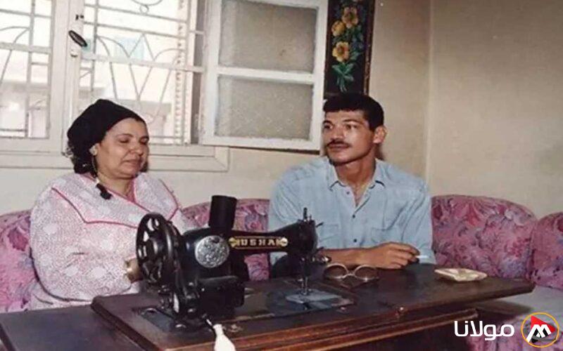 اجتماع مؤثر بين باسم سمرة ووالدته أمام ماكينة خياطة للبحث عن عروس (فيديو)