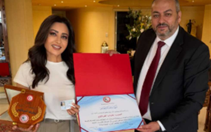 تكريم لطيفة من قبل نقابة المهن الموسيقية التونسية في القاهرة