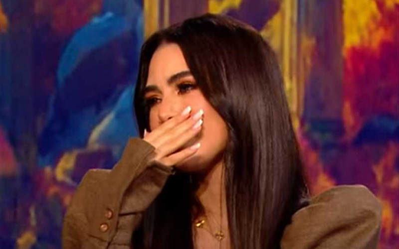 جليلة المغربية تتأثر وتبكي على الهواء بسبب تامر حسني.. تفاصيل حالتها النفسية الصعبة (فيديو)