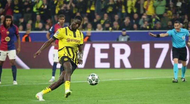ملخص مباراة دورتموند وبرشلونة: جيراسي يحرز هدفين