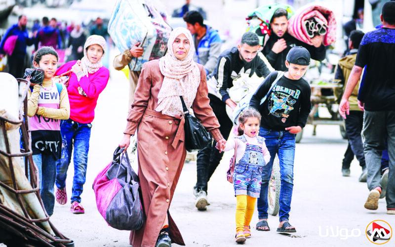 إسرائيل تعزز عمليات الإخلاء مع نزوح عشرات الآلاف من سكان غزة