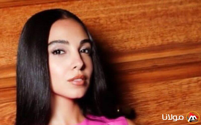 سلمى أبو ضيف تتألق بإطلالة صيفية ساحرة وتلفت الأنظار في أحدث ظهور لها