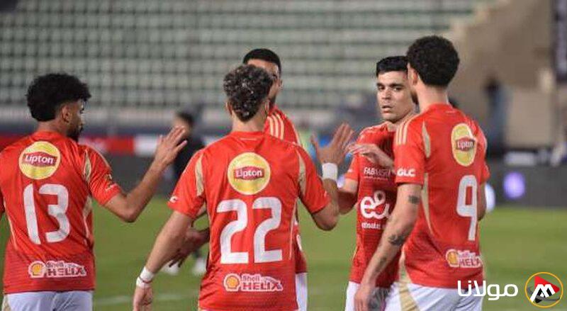 الأهلي يسعى لاستعادة نجم الفريق السابق لتعويض علي معلول