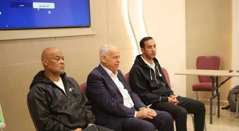 رئيس سموحة يحفز اللاعبين لتحقيق الفوز في مواجهة طلائع الجيش المقبلة